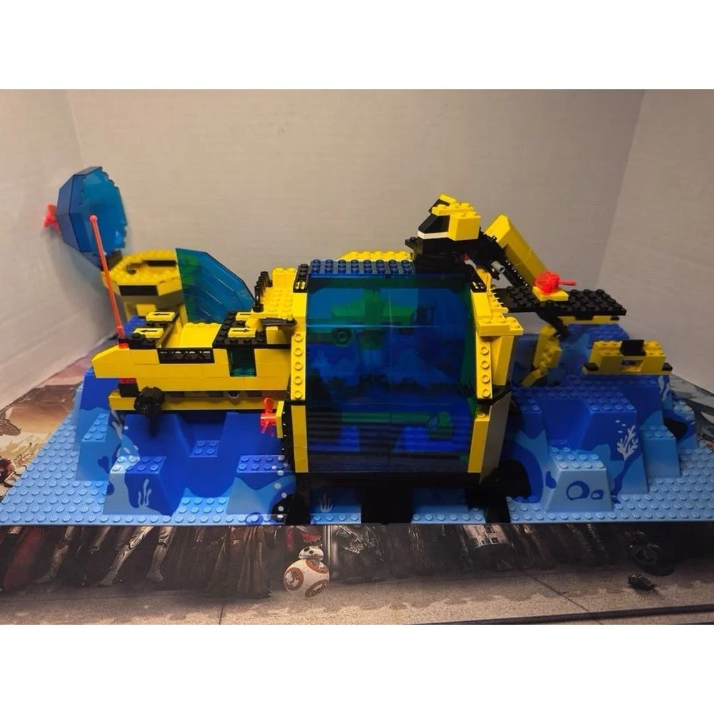 LEGO Aquazone Neptune Discovery Lab 6195 - Incomplete Missing Parts No Box/Manua